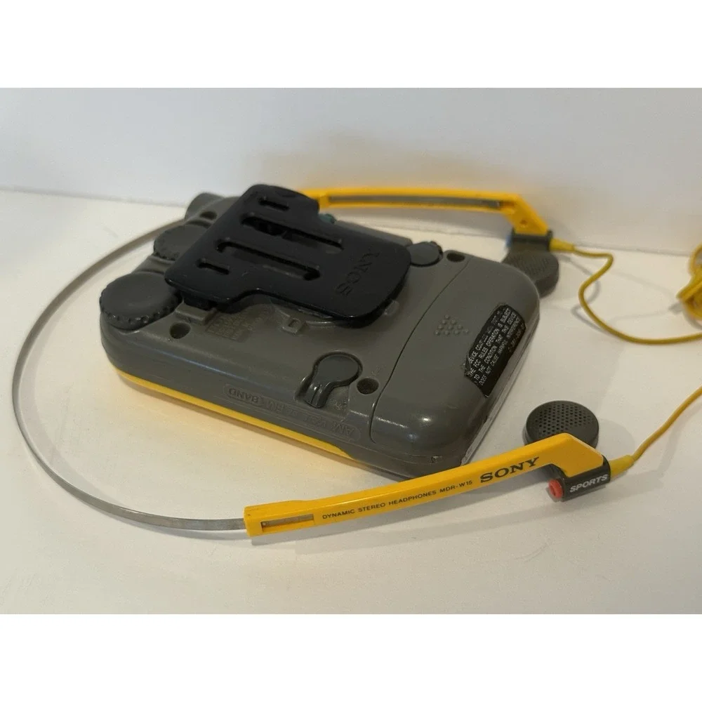 Sony Sports Walkman SRF-85 Radio Bundle w/ MDR-W15 Headphones Set